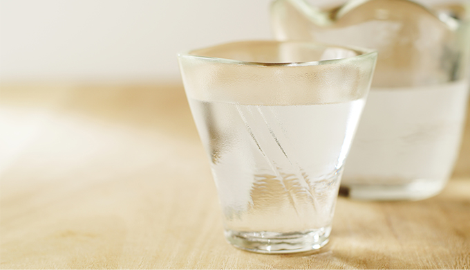 縁の部分が厚いグラス