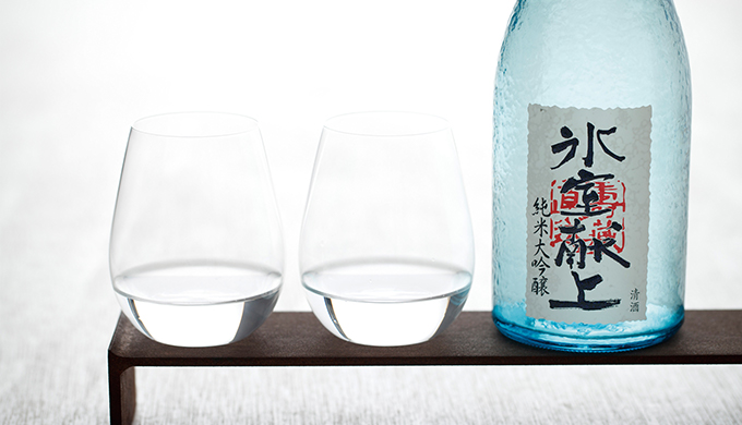 縁の部分の厚みが薄いグラス