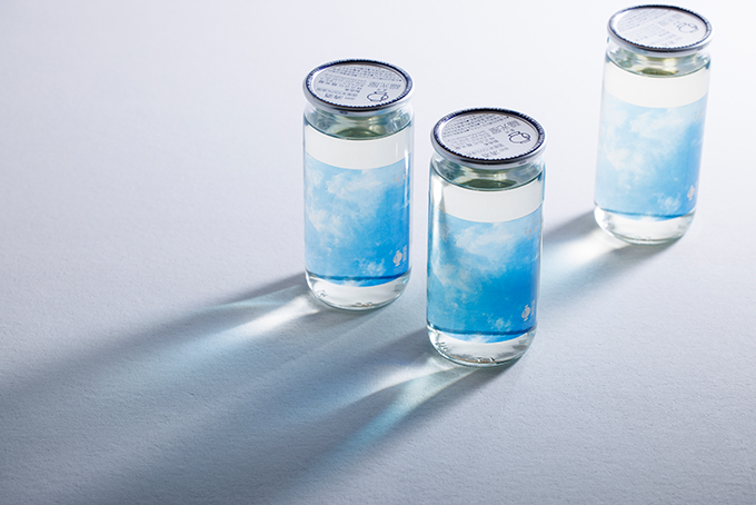 金沢の青空と清らかな百年水がデザインされたカップ酒