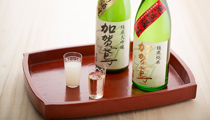 一般的な澄明な日本酒と、白濁したにごり